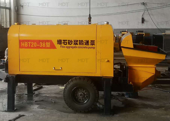 A injeção de múltiplos propósitos do cimento que reboca o equipamento Turck do Shotcrete da máquina montou