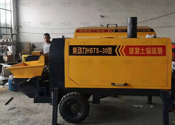 O reboque pequeno da máquina do Shotcrete MDT-30 montou a bomba concreta